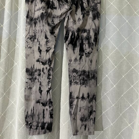 black and grey lululemon leggings size 8 - Picture 6 of 8